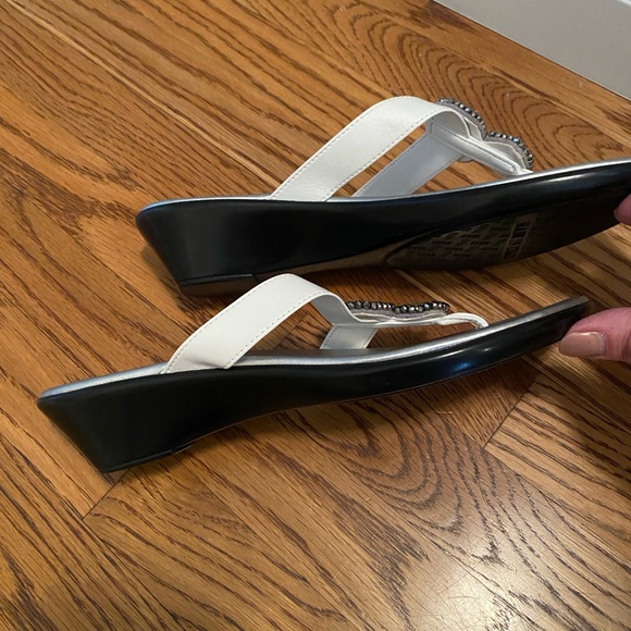 Toscanella NWOT made in Italy sandals. White strap, wedge heel, comfortable - Picture 4 of 6